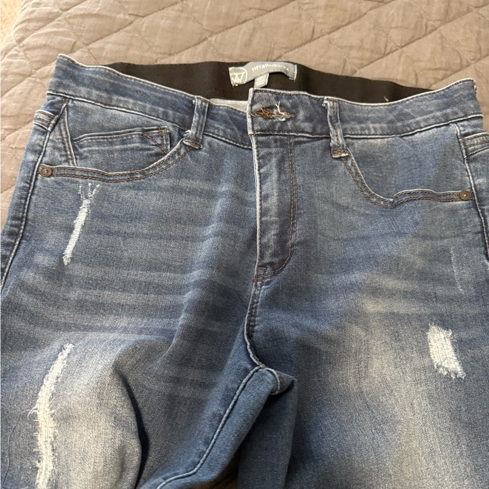 Women’s Blue Distressed Stretch Jeans